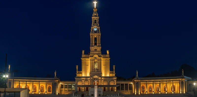 Basilica of Our Lady of the Rosary in Fátima at night