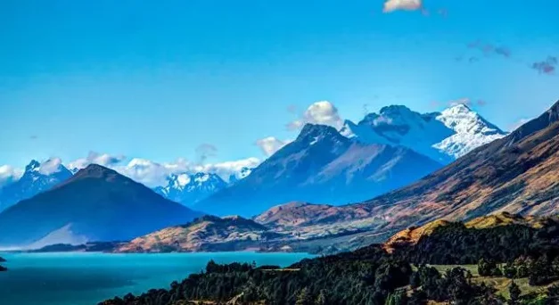 Hobbits, mountains and lakes – HML